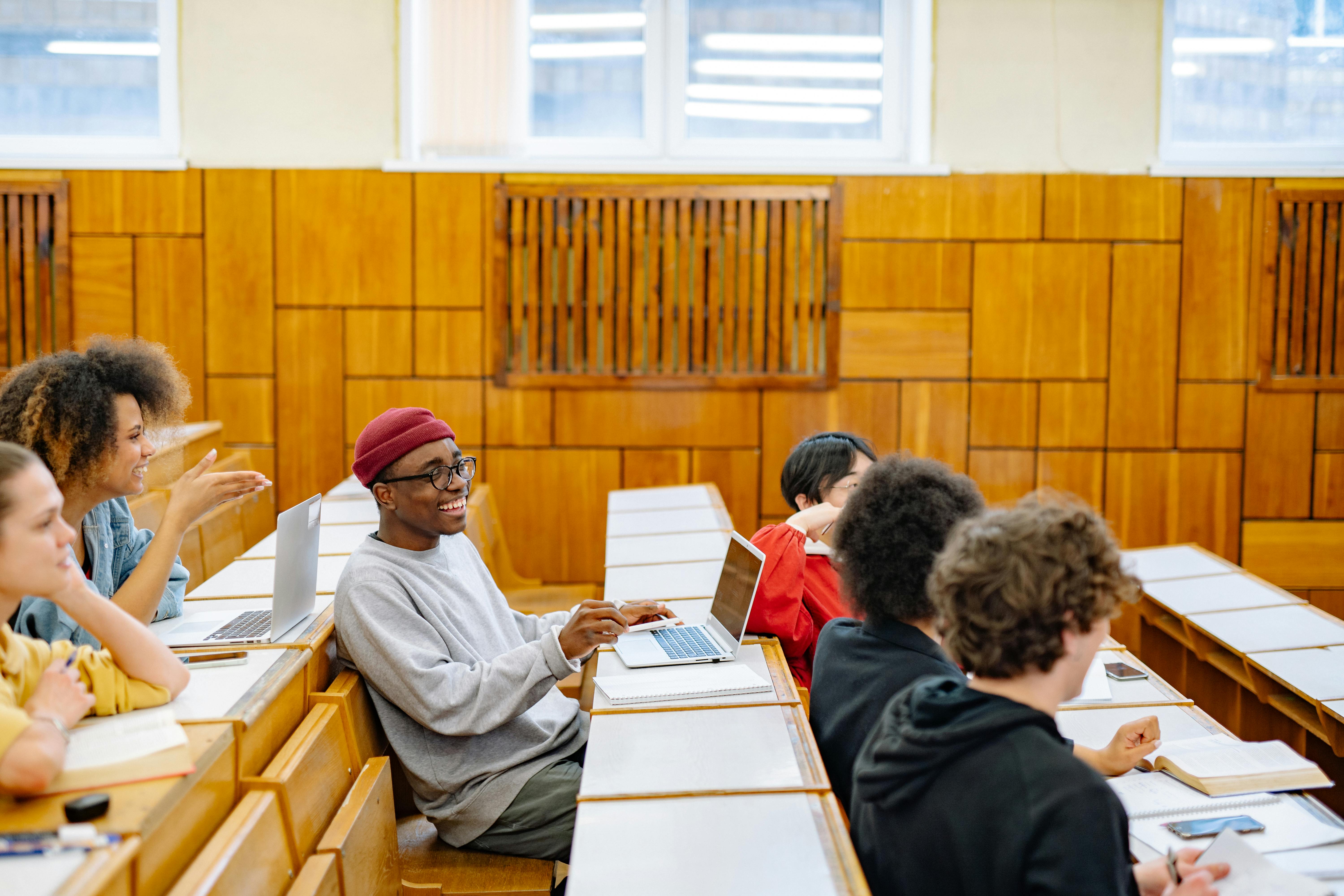 Choosing the Right Insurance Academy: 7 Questions Every Future Agent Should Ask